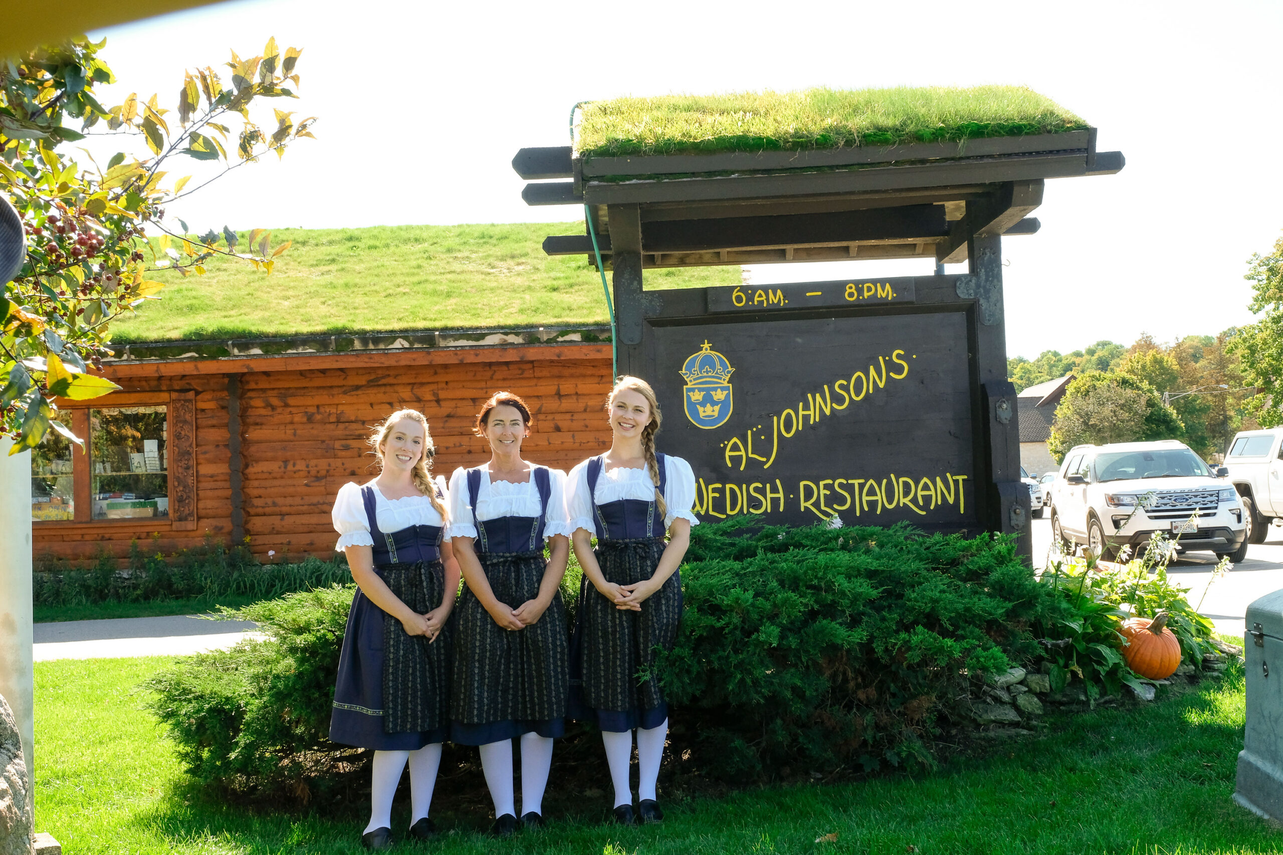 Waitresses in front of the sign at Al Johnson's