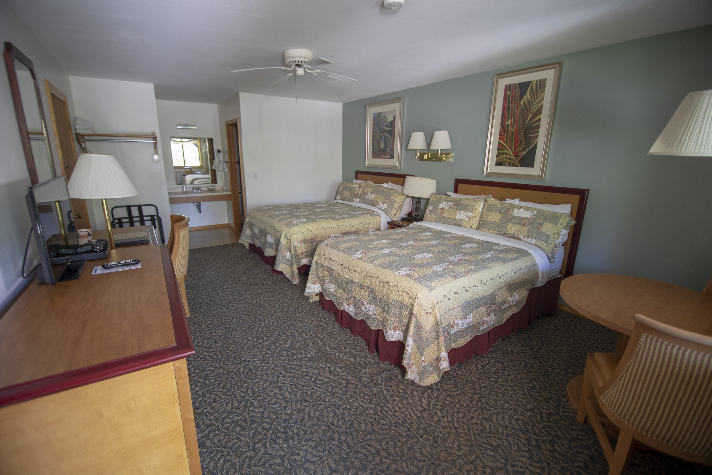 room at The Coachlite Inn & Suites