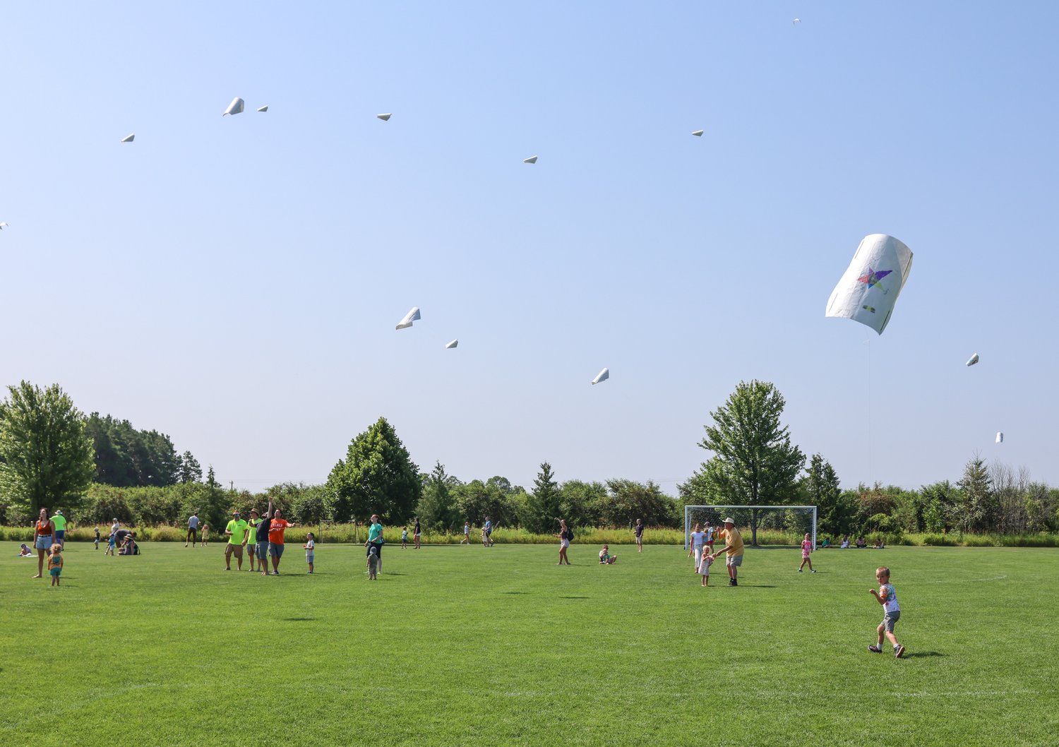 kids flying kites in Sister Bay