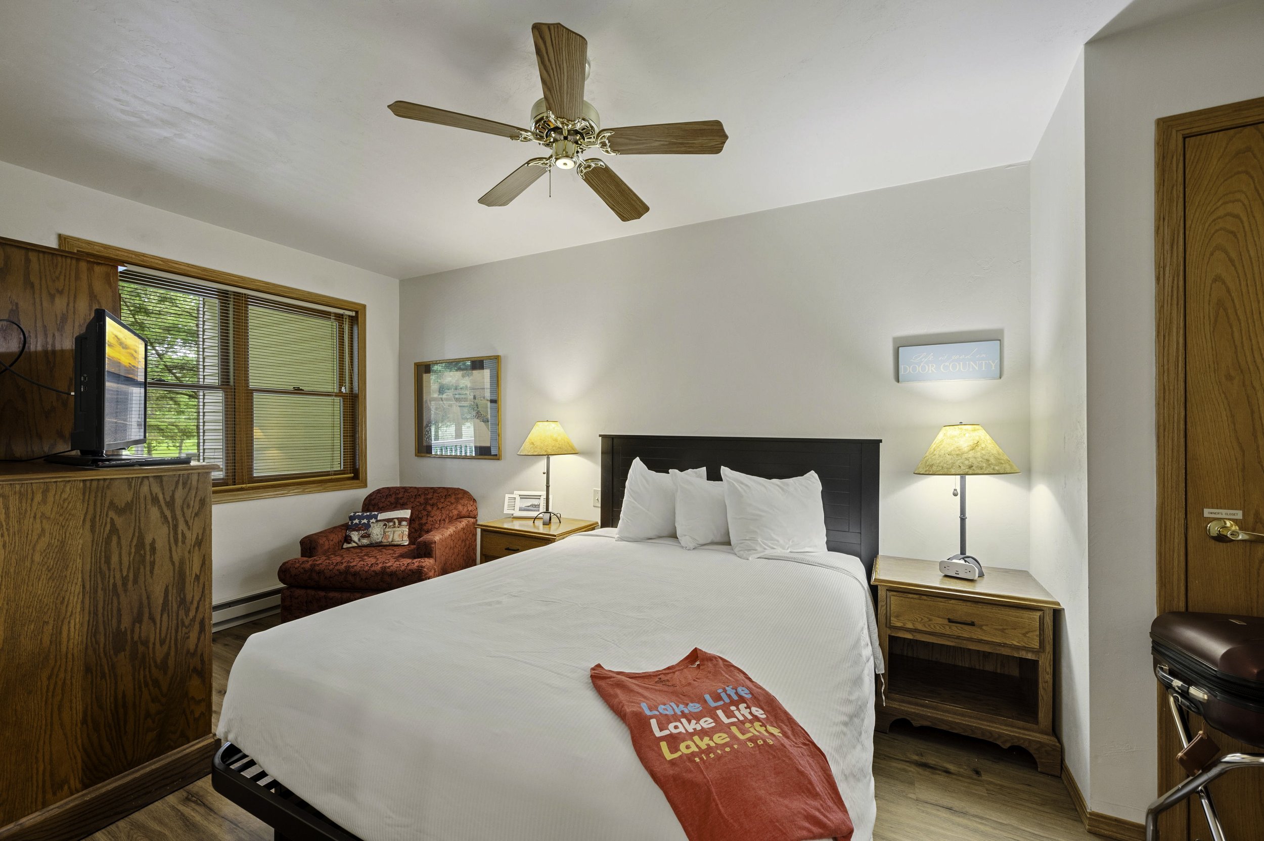 Bedroom inside Pheasant Park Resort in Sister Bay