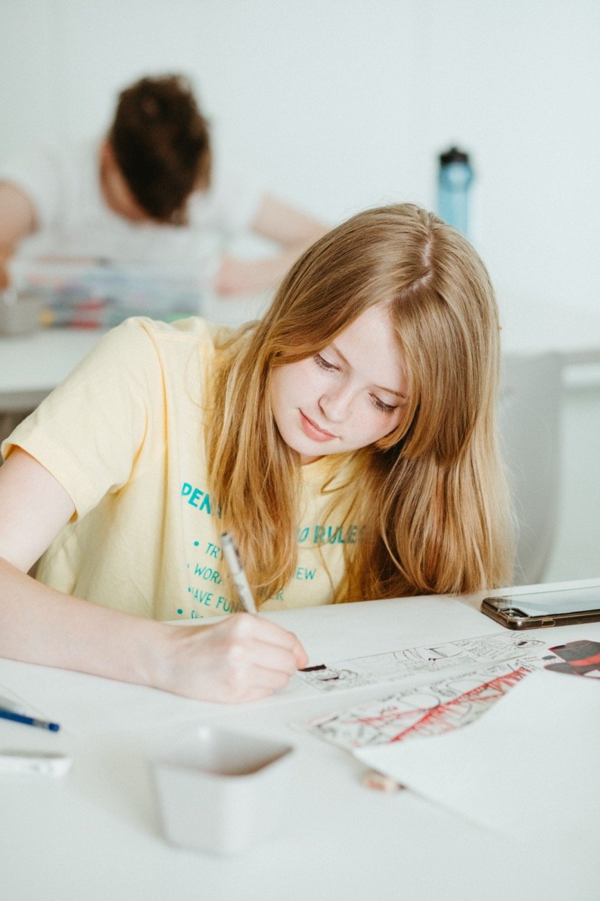 girl drawing at Peninsula School of Art & Gallery