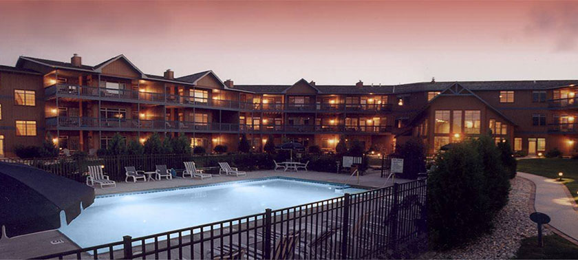 Pool and exterior of Scandinavian Lodge in Sister Bay