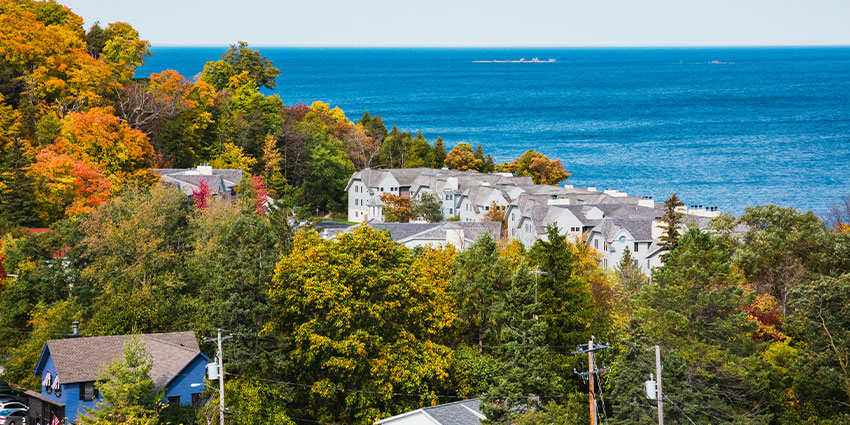 SisterBay-Website-Seasonal-Fall1-850x425_041025 Fall colors along the water in Sister Bay