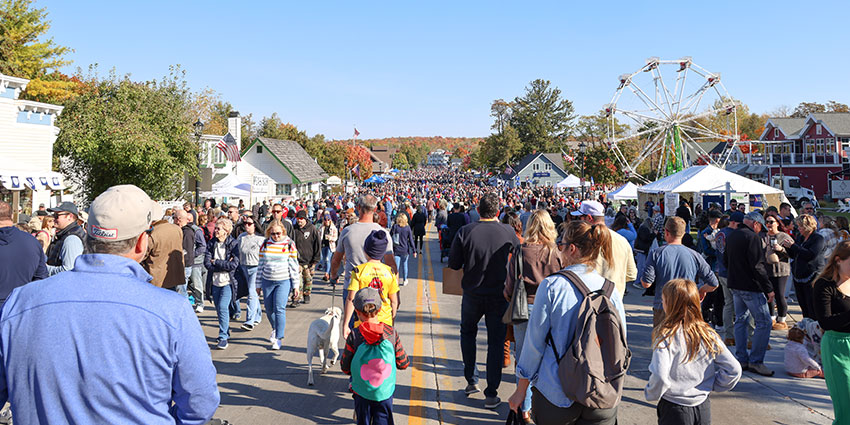 SisterBay-Website-Seasonal-Fall3-850x425_041025 Crowd of people enjoying a festival in Sister Bay